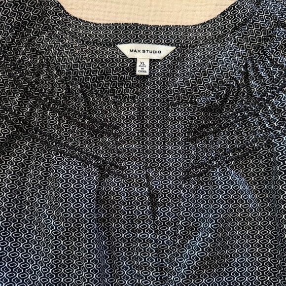 Max Studio Black and White Blouse, Size XLG - Picture 5 of 7